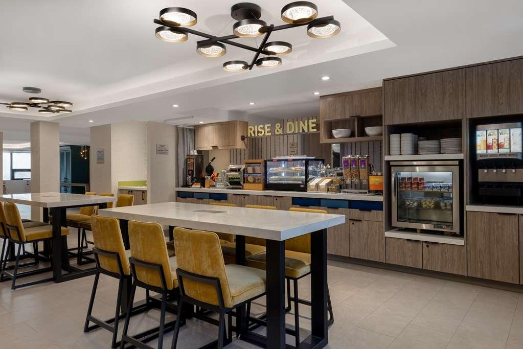 Ambassador Hotel & Conference Resort Kingston Restaurant photo